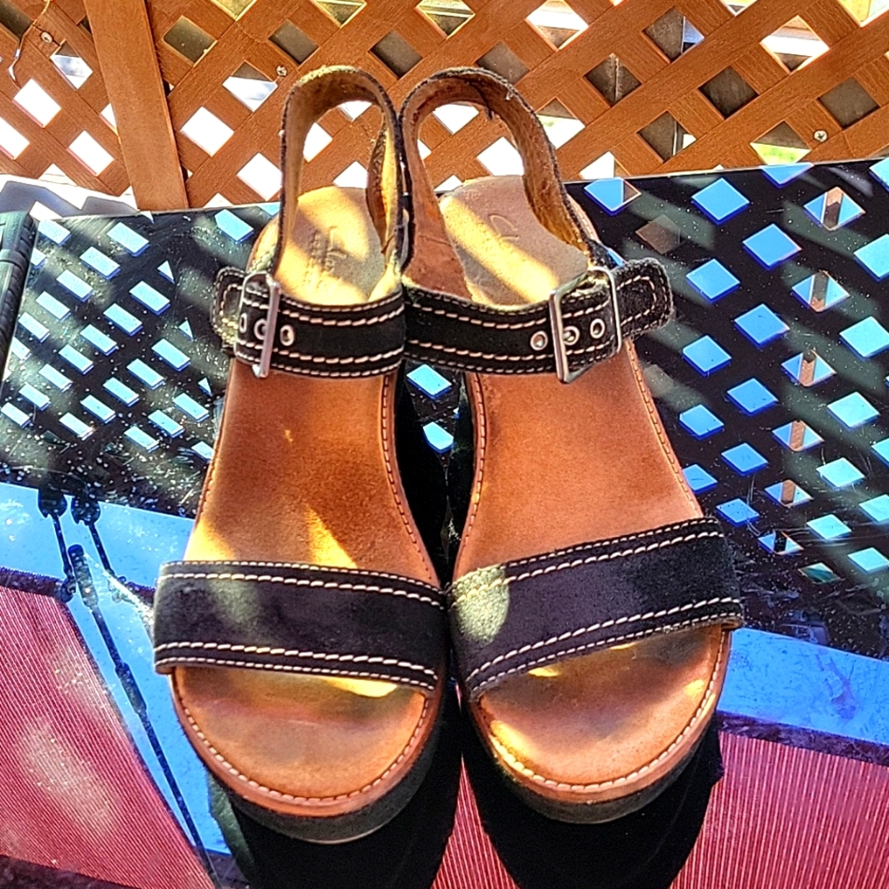 Clarks black wedge sandals size 10 100% suede